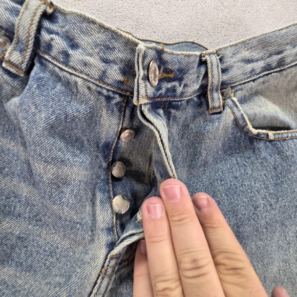 Vintage Levis 501 Jeans Mens Blue Light Wash Distressed Made in USA Fits 30x30 - Picture 9 of 16